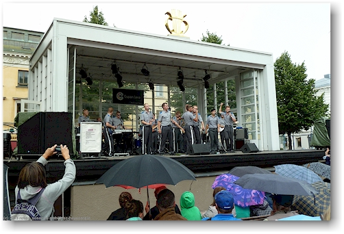 musikalische darbietung der finnischen armee im zentrum von helsinki