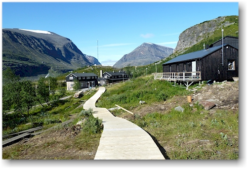 kebnekaise fjaellstation in der morgensonne