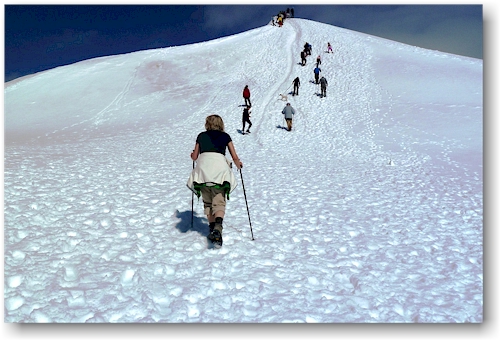 susanne auf dem weg zum gipfel des kebnekaise sydtoppen