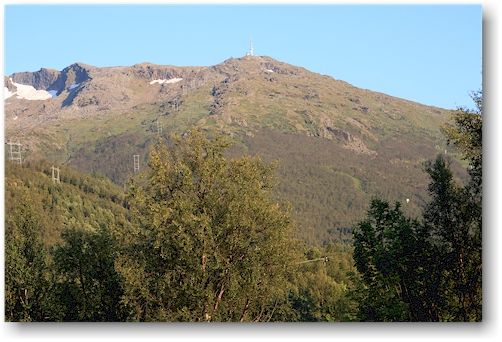 blick vom campingplatz auf das narvikfjallet