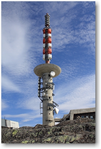 antennenmast auf dem gipfel des narvikfjallet