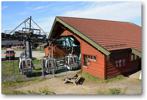 talstation der gondelbahn auf das narvikfjallet