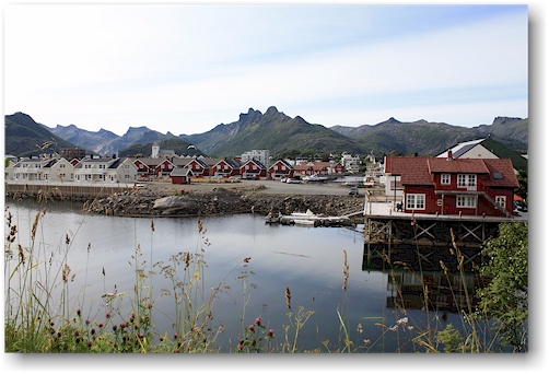 neue siedlung am ortsrand von svolvaer