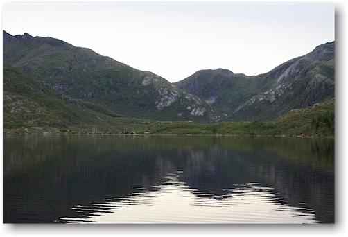 kleiner see beim lofoten feriesenter