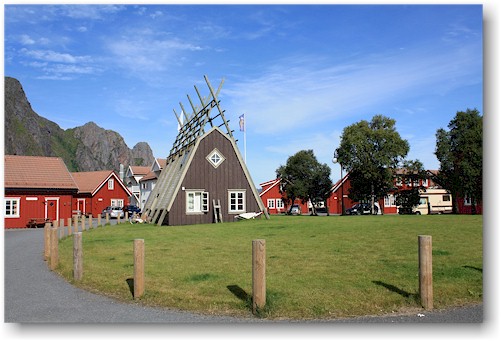 zentraler gemeinschaftsraum des rica hotel in svolvaer