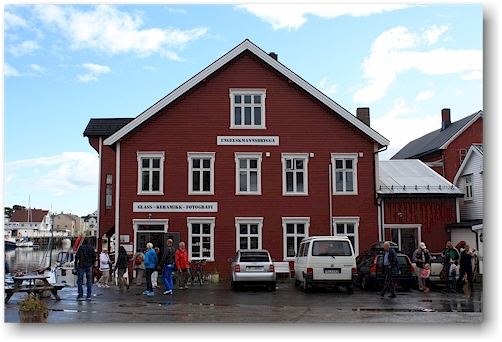 typisches haus in henningsvaer