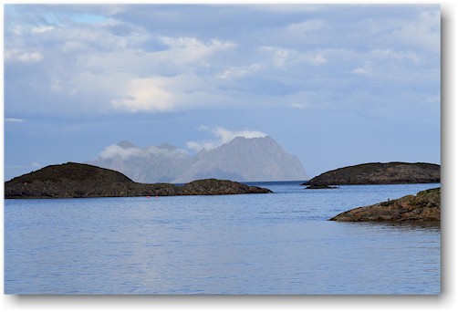 blick von henningsvaer aufs nordmeer