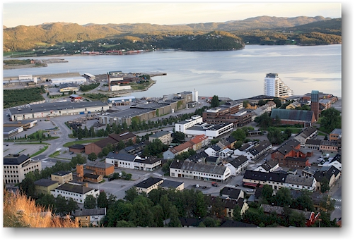 blick vom klompen auf die stadt namsos