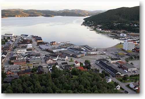 blick vom klompen auf die stadt namsos