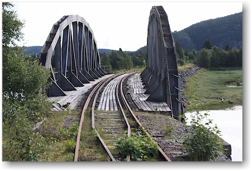 bruecke ueber einen zufluss zum namsen
