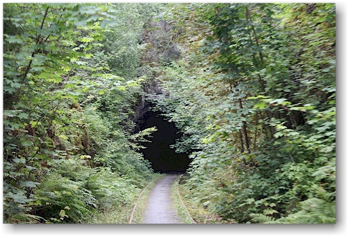 tunnel-durchfahrt auf dem rueckweg zum campingplatz