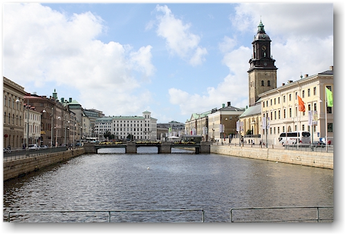 stora hamnkanalen mit radhuset und christine kyrka im zentrum von goeteborg