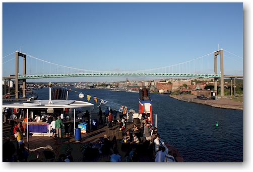 blick zurueck von der stena germanica auf die aelvsborgsbron bei goeteborg
