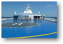 sonnendeck mit helikopter-landeplatz auf der finnstar