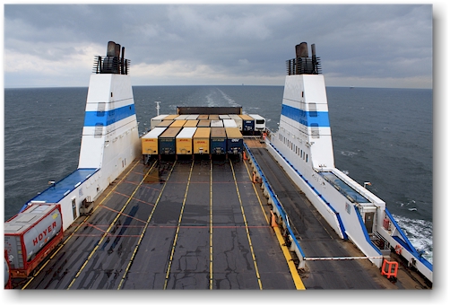 offenes lastwagendeck der finnlady