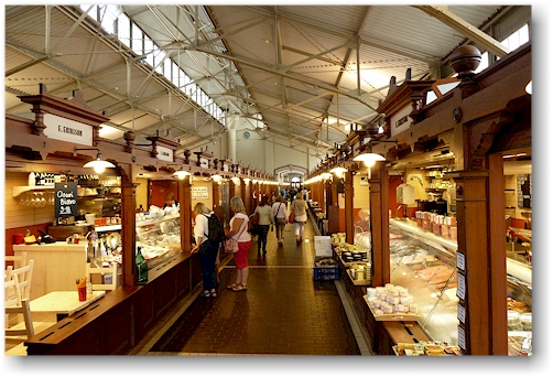in der alten markthalle beim hafen von helsinki, FI