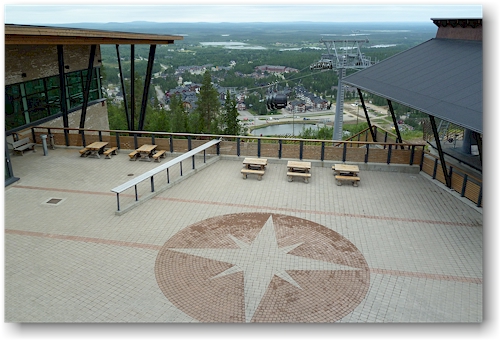 blick vom hotelkomplex koutalaki summit auf levi, FI