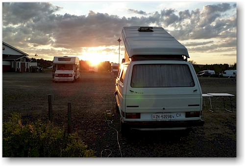 abendsonne um 23 uhr auf dem yllaeksen ykkoes caravan bei aekaeslompolo