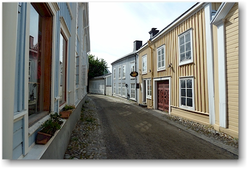 strasse im historischen stadtviertel oestanbaecken in haernoesand, SE