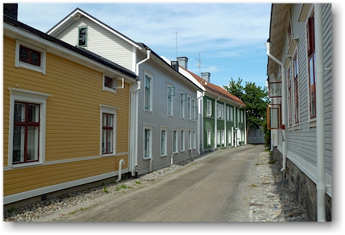 strasse im historischen stadtviertel oestanbaecken in haernoesand, SE