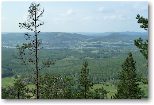aussicht vom jaervsoeklack im jaervsoeklacken naturreservat ins tal des ljusnan