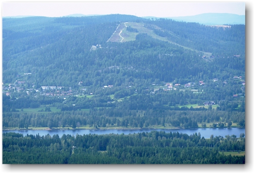 aussicht vom jaervsoeklack im jaervsoeklacken naturreservat auf das skigebiet oejeberget