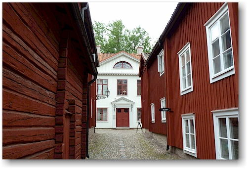 schmale gasse im wadkoeping in oerebro, SE