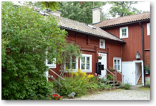 haus mit reichlich pflanzen im wadkoeping in oerebro, SE