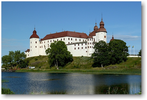 schloss laeckoe mit hafen