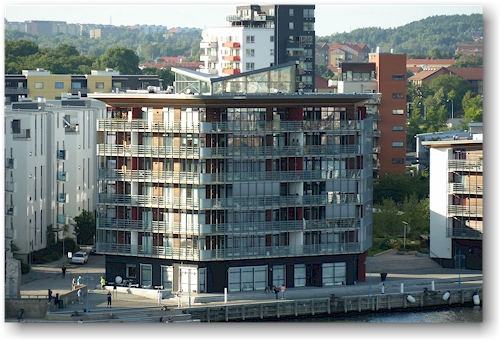 modernes wohnhaus beim hafen in goeteborg, SE