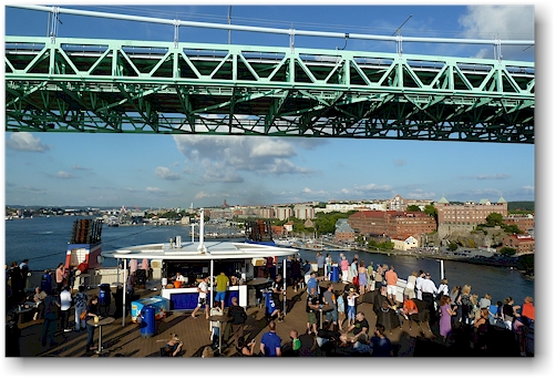 blick von der stena germanica auf goeteborg und die alvsborgsbron