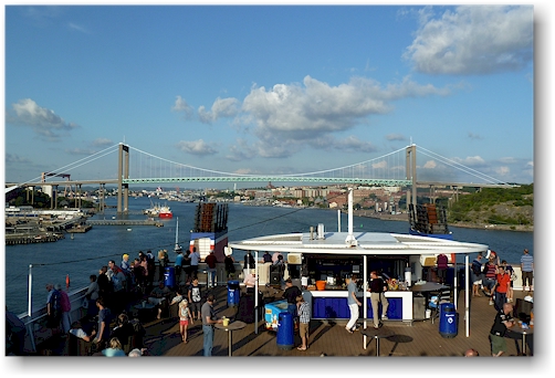 blick von der stena germanica auf goeteborg und die alvsborgsbron