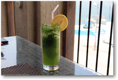 erfrischender drink im restaurant bar jeel in dubai