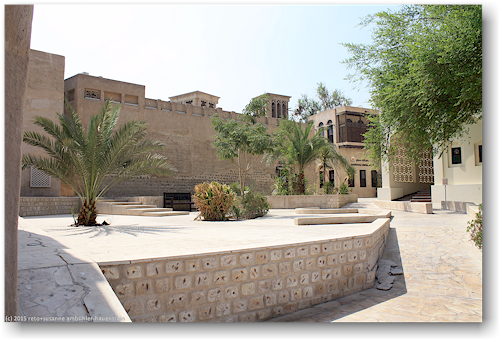 platz in der bastakiya, wiederaufgebaute altstadt von dubai