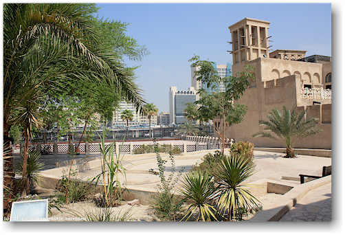 platz in der bastakiya, wiederaufgebaute altstadt von dubai