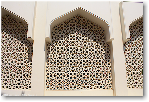 fenster der moschee in der bastakiya, wiederaufgebaute altstadt von dubai