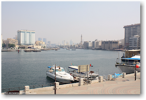 blick von der terrasse des restaurant bar jeel auf den creek in dubai