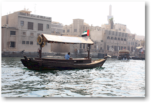 abra (wassertaxi) auf dem creek in dubai