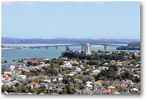 waitemata harbour bridge bei auckland