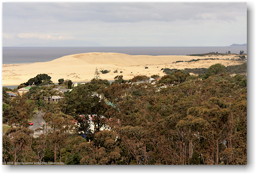 kueste mit sandduene bei mangawhai