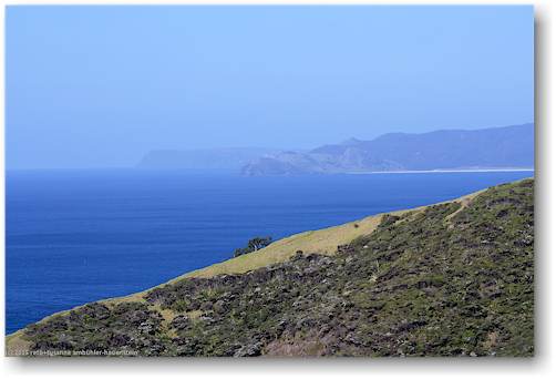 blick von cape reinga auf die surville cliffs - noerdlichster punkt neuseelands