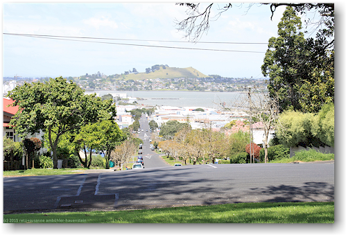 blick von jellicoe park auf den manukau harbour bei auckland