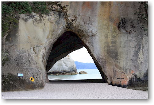 suedseite der cathedral cove (whanganuia hei) im cathedral cove recreation reserve