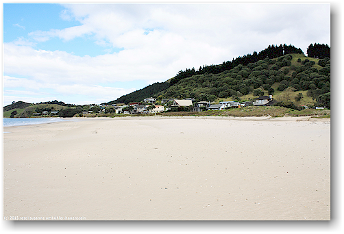 sandstrand an der opito bay