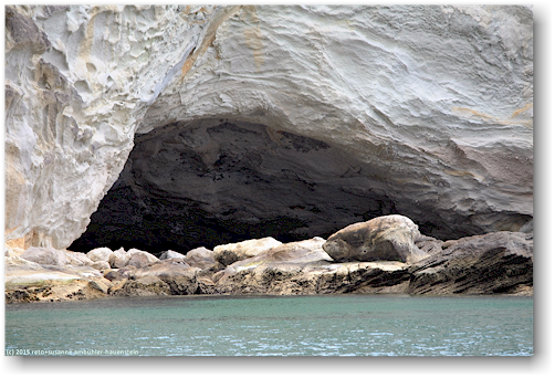 hoehle in der stingray bay