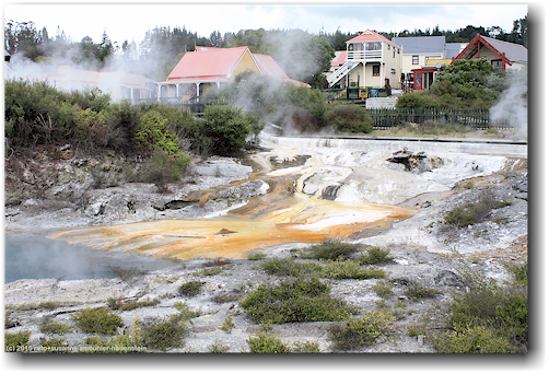 heisse quellen und dampf im whakarewarewa village in rotorua