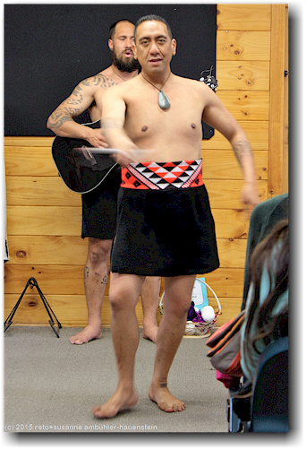maori im whakarewarewa village in rotorua