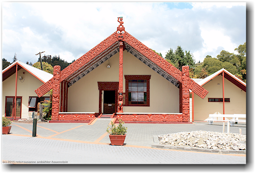whare tipuna im whakarewarewa village in rotorua