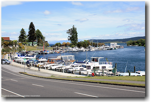 bootshafen am waikato river beim lake taupo
