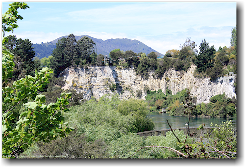 bungee jumping ueber dem waikato river bei taupo